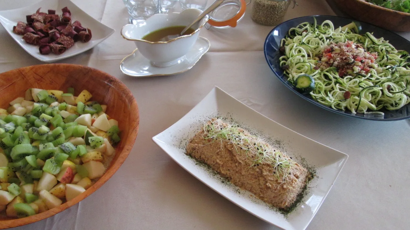 Buffet d'alimentation vivante, plats colorés d'un atelier de cuisine